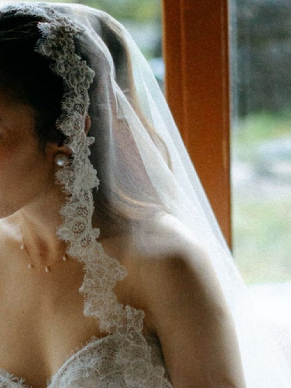 Toni Federici Loretta Mantilla Delicate Lace Trim Veil